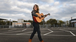 Sophie Chassée – Modern Fingerstyle & Songwriting mit Tiefe