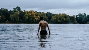 Neu Rauh Wild: Newcomer aus NRW: "VEREINZELT SONNE" mit Regiegespräch