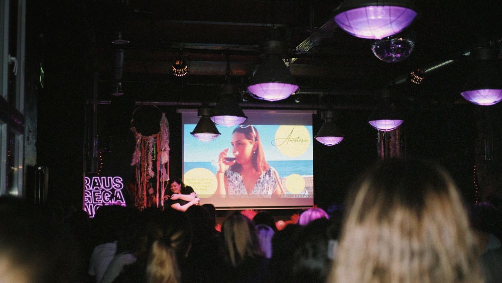 LOVE AT FIRST SLIDE QUEER FLINTA* EDITION Köln | Power Point Dating by Rausgegangen 🏳️‍⚧️🏳️‍🌈