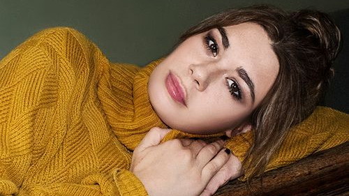 Ronja von Rönne präsentiert ihren neuen Roman „Alles Liebe“