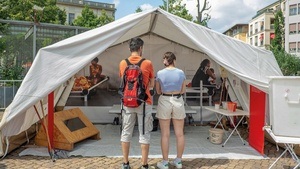 Freiluftausstellung "Ärzte ohne Grenzen hautnah"