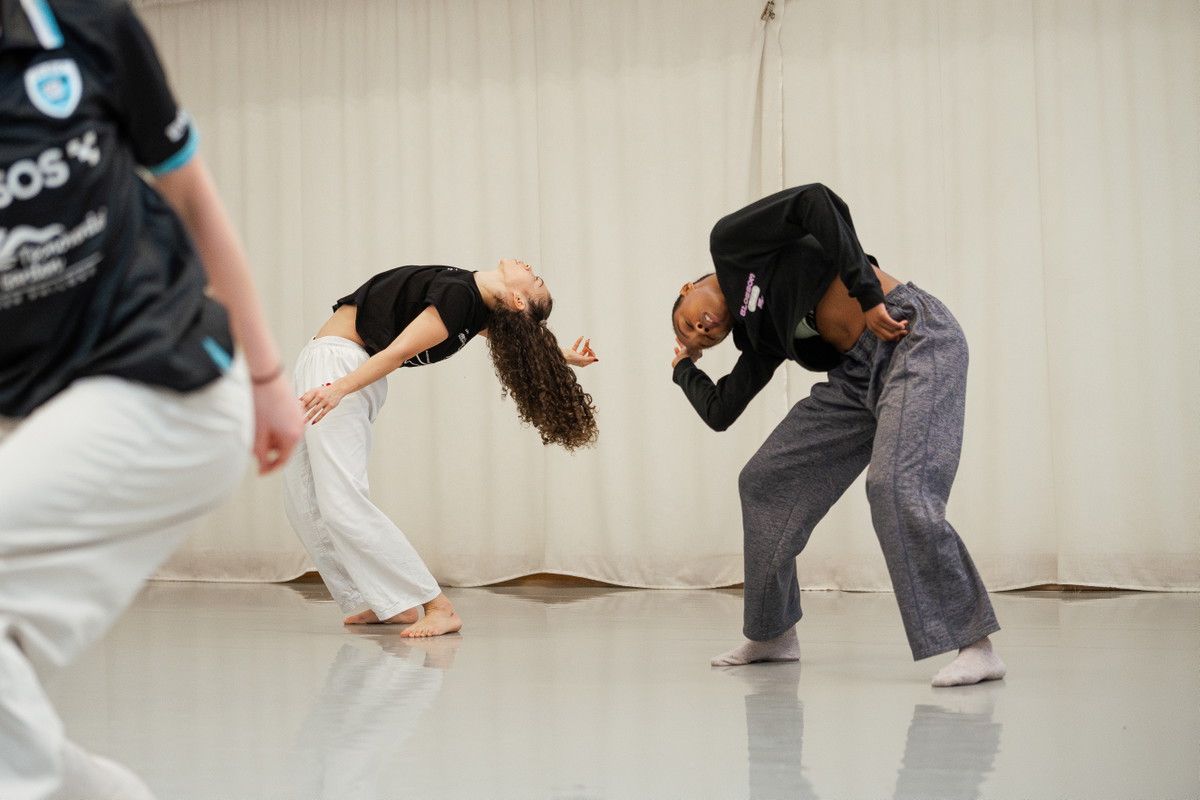 Titelbild der Veranstaltung Futuristic Folk Dance Workshop with Imogen Reeve & Co.