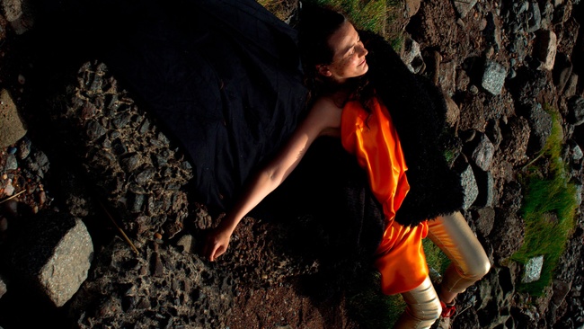 WENN DIE ROTE SONNE GLÜHT - Fernanda Ortiz & Mariana Ortiz Losada