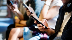 Schwer wegzuwischen: Social-Media-Sucht in Deutschland