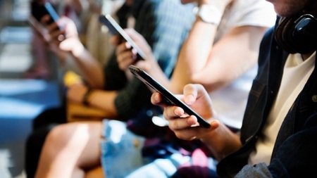 Schwer wegzuwischen: Social-Media-Sucht in Deutschland