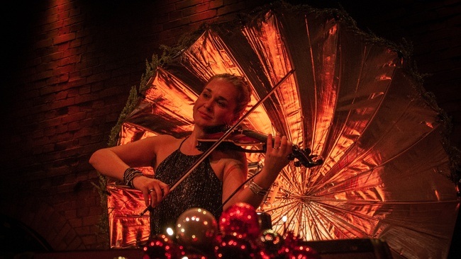 ONE VIOLIN ORCHESTRA – Christmas