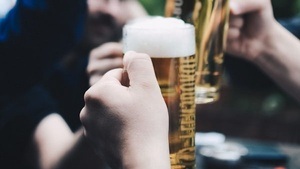 Bier trinken im Lug ins Land