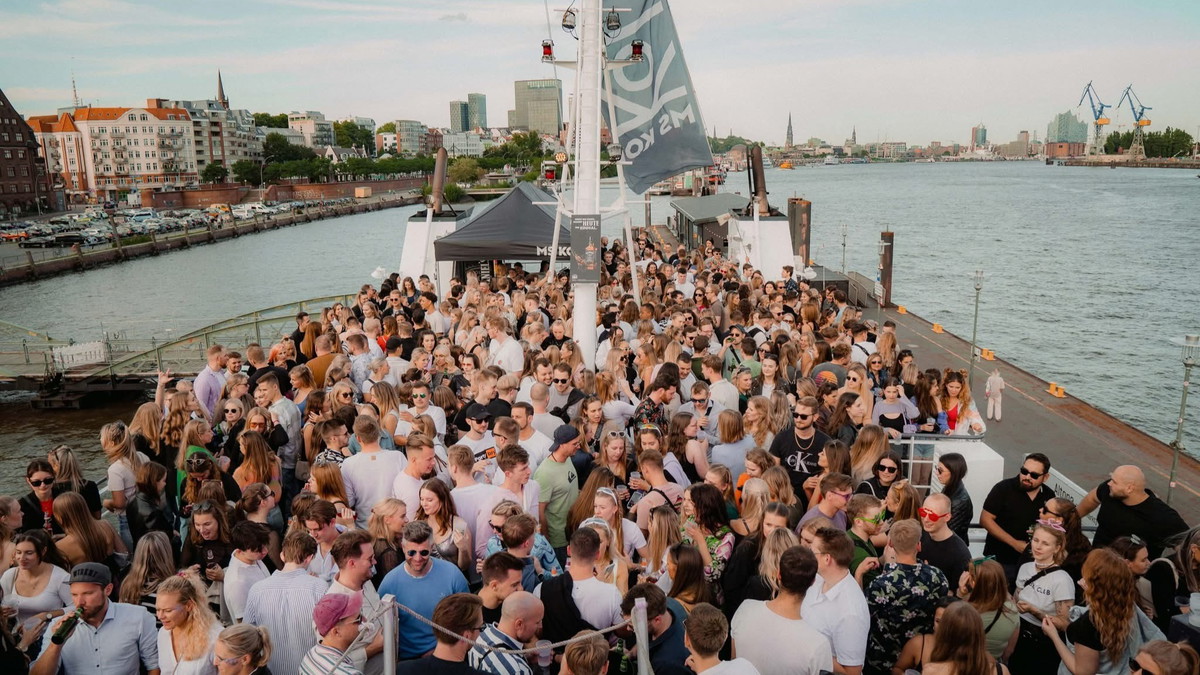 MEGA 90iger und 2000er DAYPARTY // Hamburg  auf der MS KOI