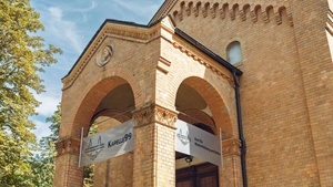 tipBerlin Literaturkapelle: Mit der Bestseller-Schriftstellerin Alena Schröder