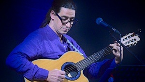 Ich bin ein roter Rosenstrauch – Robert Weinkauf auf Einmal-im-Leben-Tour