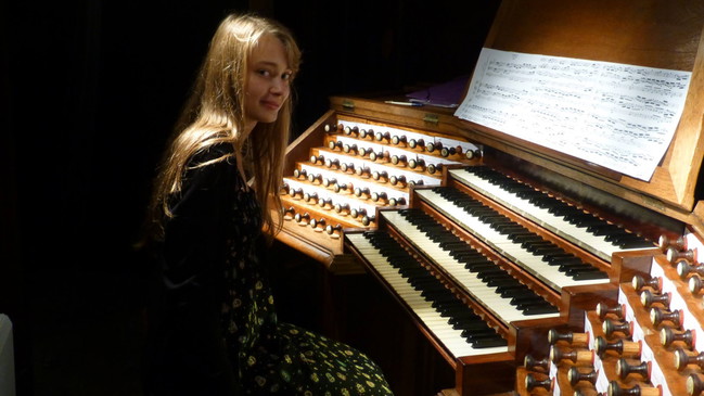Eszter Szedmák (Ungarn), Orgel