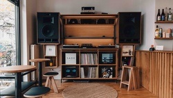 Unkompress Listening Bar