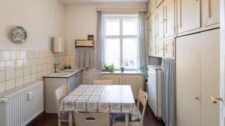 Anna Seghers im Kreis ihrer Freundinnen