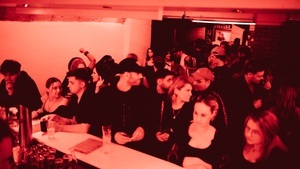 Donnerstags bei Frau Weiss - CHRIS GEBERT