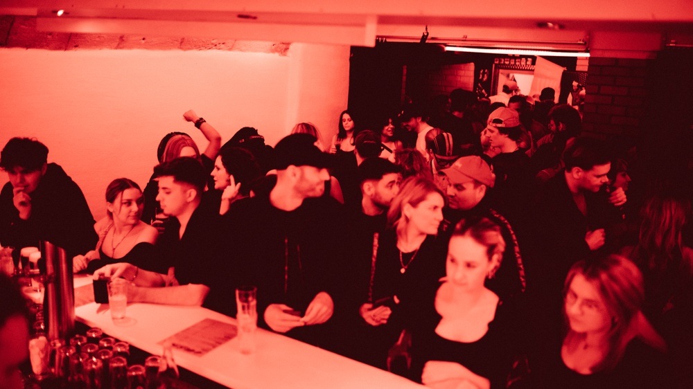 Donnerstags bei Frau Weiss - CHRIS GEBERT