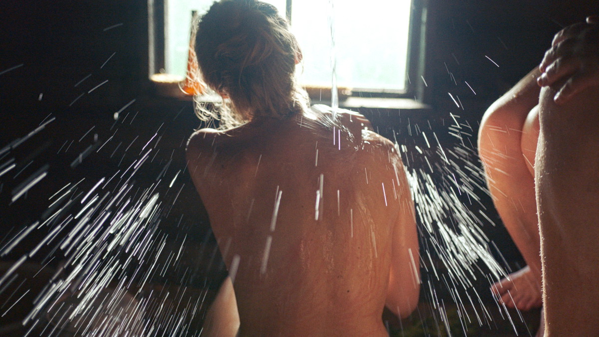 Titelbild der Veranstaltung Open-Air Kino: SMOKE SAUNA SISTERHOOD