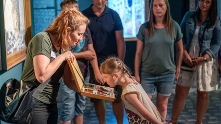 Familienführung "Schmecken, Riechen, Staunen - Mit allen Sinnen durch die Antarktis"