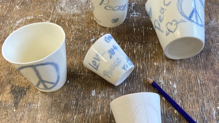 Porzellanbecher bemalen