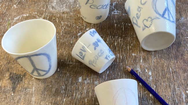 Porzellanbecher bemalen