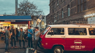 Weintasting Tour / Weinprobe / Weintour mit Guide im Bulli durch Köln (3h) – Verköstigung von 6 außergewöhnlichen Weinen, Drinks & More