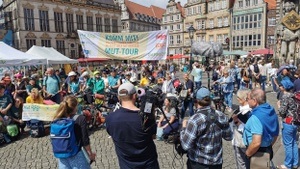 Infostände, Redebeiträge, Live-Musik & Mitradel-Aktion der MUT-TOUR 2025 - Gemeinsam unterwegs gegen Depression