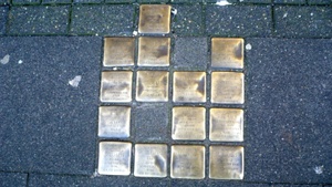 Ein Mensch ist erst vergessen, wenn sein Name vergessen ist.