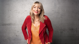 Mirja Regensburg: HAPPY.