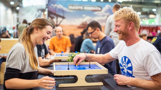 KLASK-Qualifikationsturnier für Jung & Alt