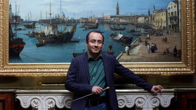 Riccardo Minasi dirigiert Werke von Wagner, Bartók und Dvořák