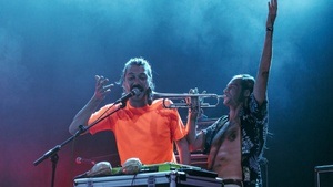 biegungen im ausland: Augustė Vickunaitė / Lara Jones / ZA!