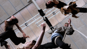 C/o Q18: suspended body, shared body - Less Kuerdas