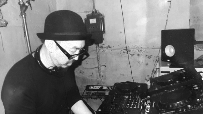 Happy Hour mit DJ ls_O_ng