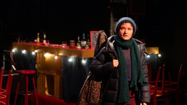 Premiere:ALLEIN AN DER BAR. LIEDER ÜBER NÄHE, DISTANZ UND DIE SEHNSUCHT DAZWISCHEN.