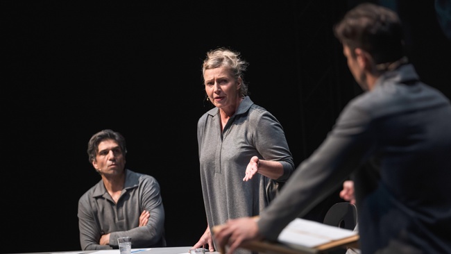 Theaterhaus Schauspiel: Geheimplan gegen Deutschland und Opas Heimat – Eine szenische Lesung