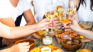 Wine & Connect - Wine Tasting für Singles (Altersgruppe 50-60 Jahre)