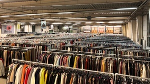 19€ per Kilo - Berlin’s Trash Show - Vintage & Secondhand Kilo Sale