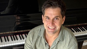 Frühlingsnachmittag mit Pianist und Sänger Juraj Sivak