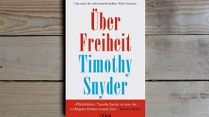 Über Freiheit - Lesung aus dem Buch von Timothy Snyder mit Akteur:innen des Ausländerrats Dresden e. V.