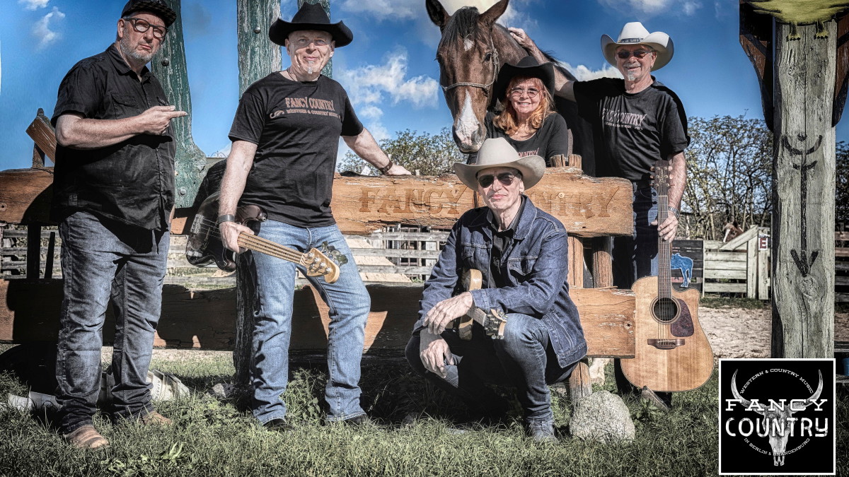Country im Sommergarten mit Fancy Country