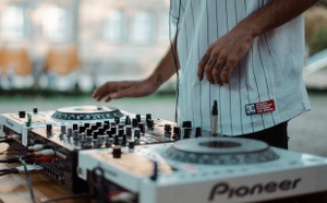 Rekorder pres.: VIBRATE DJ-Sets mit C:mone | Razzmatazz | Finibaggies