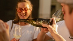 Wine & Food Walking Tour HAIDHAUSEN! | Munich Wine Rebels