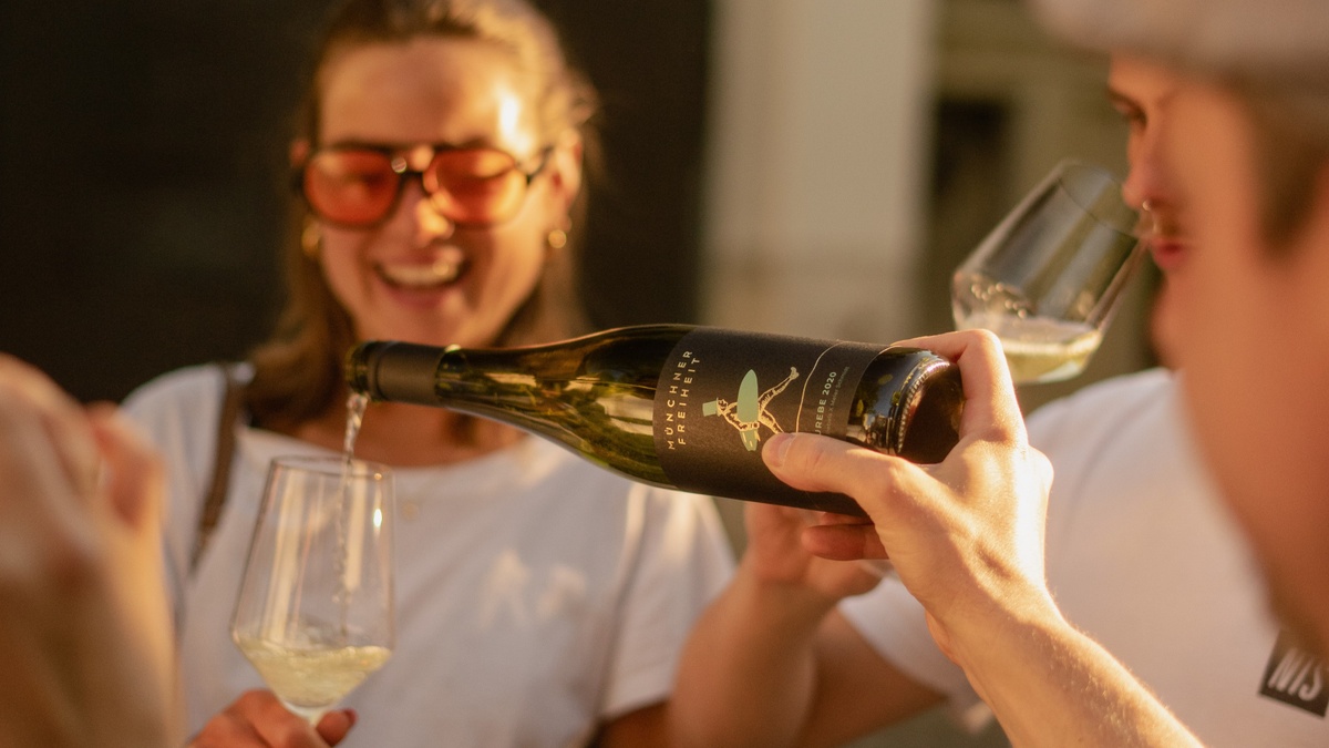 Wine & Food Walking Tour HAIDHAUSEN! | Munich Wine Rebels
