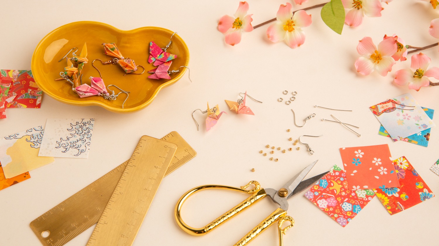 Origami-Kranichohrringe aus Papier falten - Für Anfänger*innen