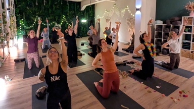 Yoga & Wein mit vegan/vegetarischem Buffet