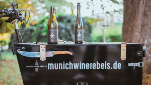 Wine & Food Walking Tour DREIMÜHLENVIERTEL! | Munich Wine Rebels