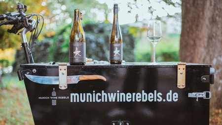 Wine & Food Walking Tour DREIMÜHLENVIERTEL! | Munich Wine Rebels