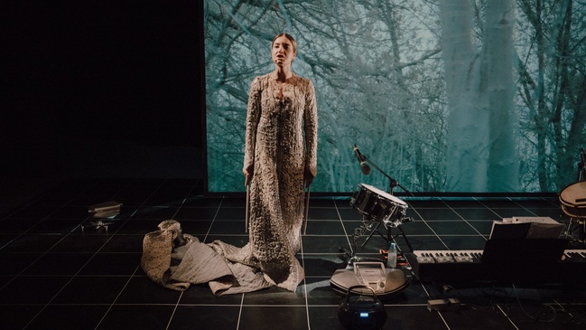 Magda Szpecht | She stands in the Middle of the Battlefield