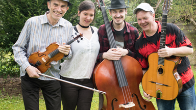 Rahlstedter Kulturverein proudly presents:  Gypsy Swingende mit Helmut Stuaring, Allegro