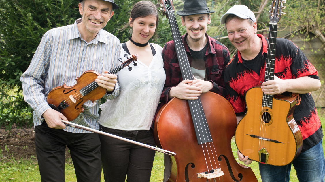 Rahlstedter Kulturverein proudly presents:  Gypsy Swingende mit Helmut Stuaring, Allegro