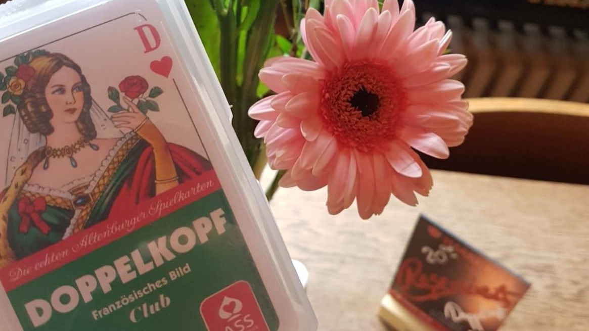 Kneipen-Doppelkopf im Gastfeld mit Fischplakat